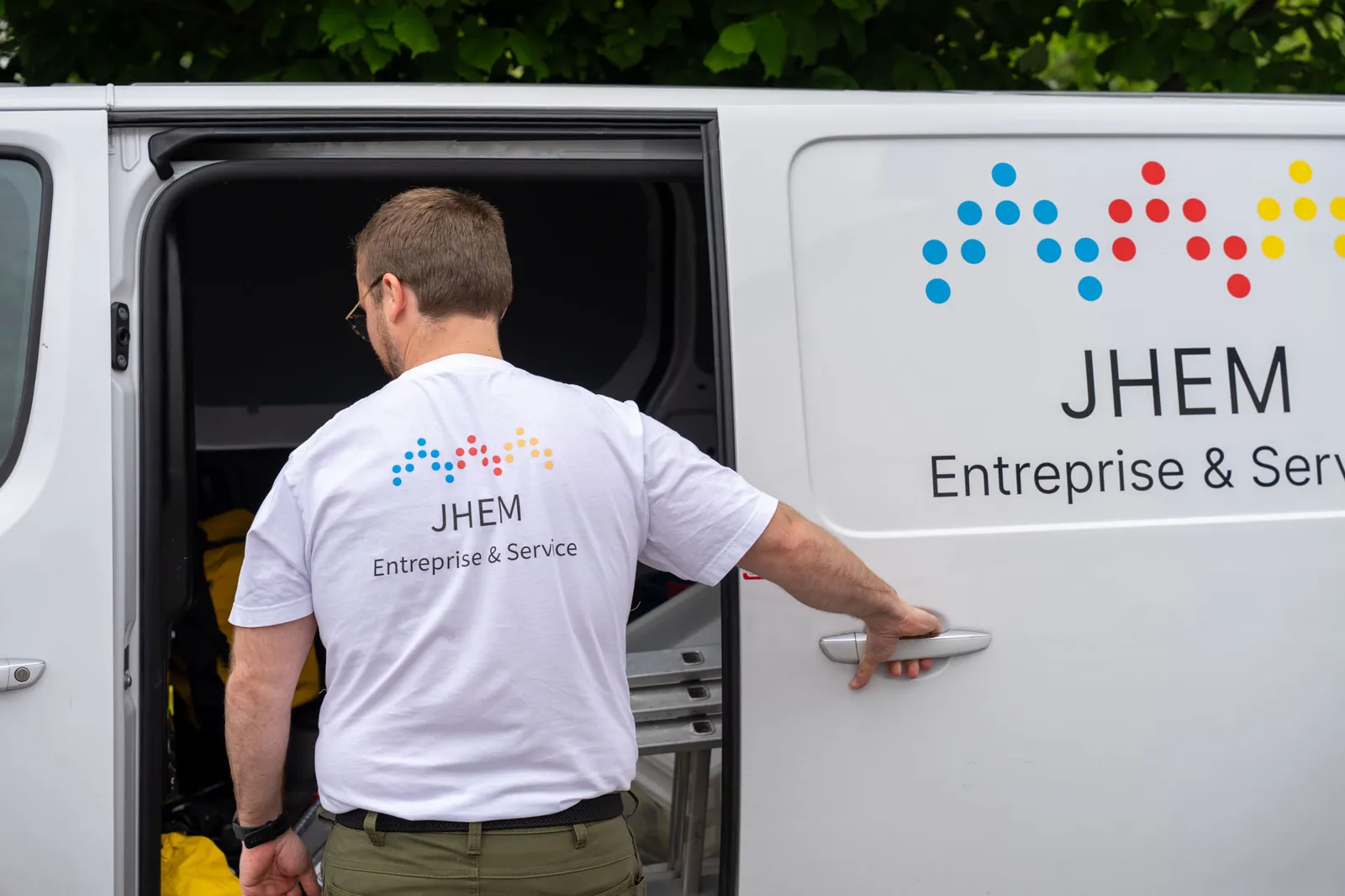 JHEM Entreprises firmabil på vej til en opgave i hovedstadsområdet